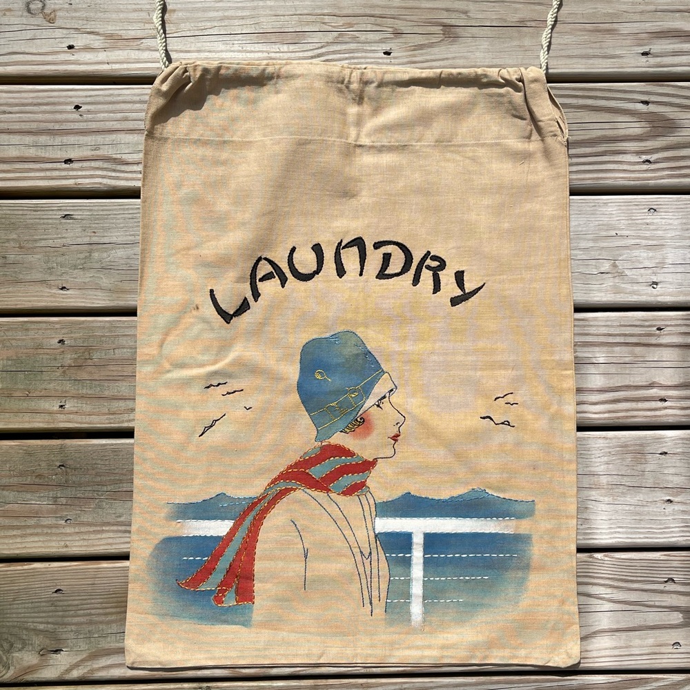 Perfect condition! Vintage laundry sack from the 40’s!